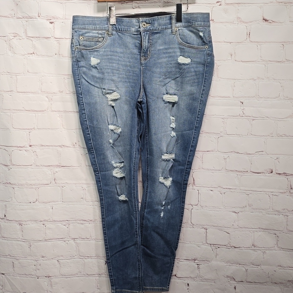 TORRID Bombshell Skinny Premium Stretch  Destructed Jean Womens Size 18R